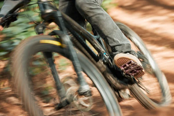 Pés Pedal Mountain Bike Velocidade Floresta Close Treinamento Para Saúde — Fotografia de Stock