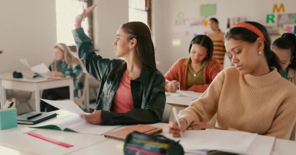 Lise Kız Öğretmen Sınıf Eğitim Için Değerlendirme Sorusu Ile Kaldırıldı — Stok video