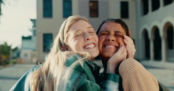 Відкритому Повітрі Дівчата Щастям Друзі Веселі Виразом Емоціями Радістю Люди — стокове відео