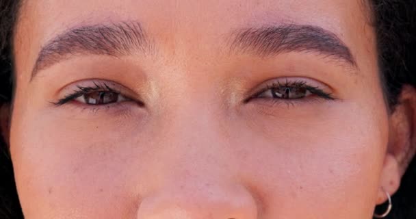 Cuidados Com Olhos Mulher Close Retrato Dos Olhos Com Óptica — Vídeo de Stock