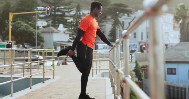 Homem Negro Esticar Pernas Correr Cidade Exercício Cardio Com Saúde — Vídeo de Stock