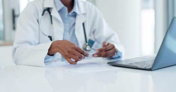 Hospital Consulting Doctor Prescription Patient Medical Service Help Medicine Healthcare — Stock Video
