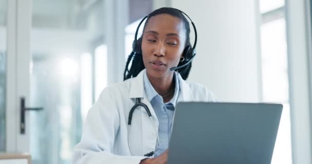 Doktor Tele Sağlık Tavsiye Online Toplantı Için Siyah Kadın Dizüstü — Stok video