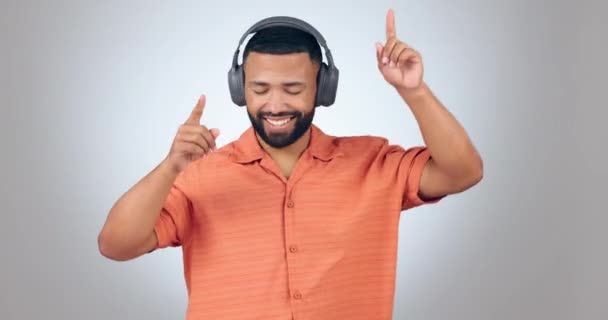 Człowiek Taniec Słuchawki Muzyką Energią Zabawy Zadowolony Disco Lub Techno — Wideo stockowe