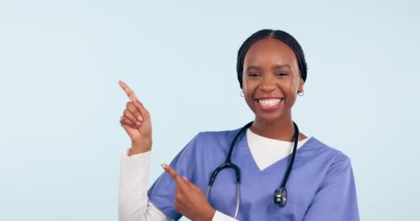 Ansikte Kvinna Och Läkare Pekar Reklam Utrymme Mockup Och Information — Stockvideo