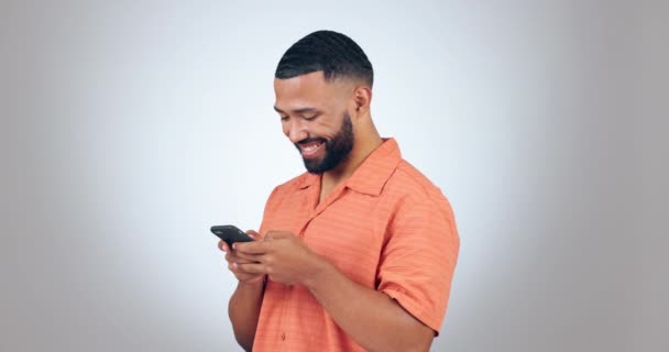 Phone Comic Man Studio Social Media Streaming Laugh Funny Text — Stock Video