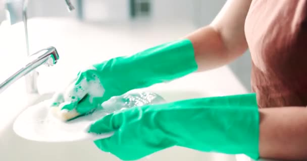 Handen Spons Afwas Keuken Voor Hygiëne Duurzaamheid Huishoudelijk Werk Reiniging — Stockvideo