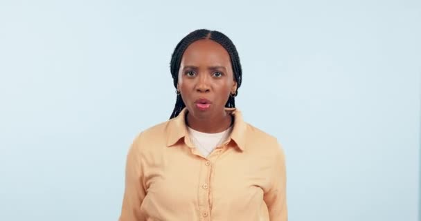 Stopp Hand Och Ingen Röst Kvinna Ansikte Med Arga Protester — Stockvideo