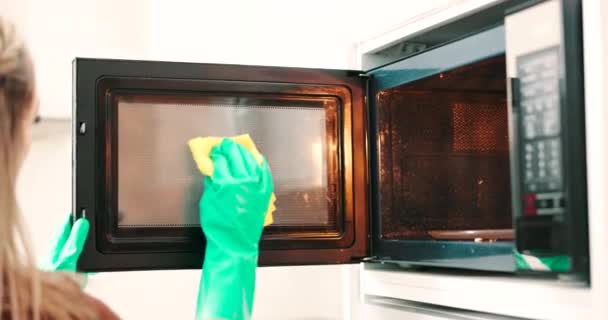 Doek Persoonlijke Handen Schoonmaken Magnetron Deur Glas Keukenmachine Veeg Vet — Stockvideo