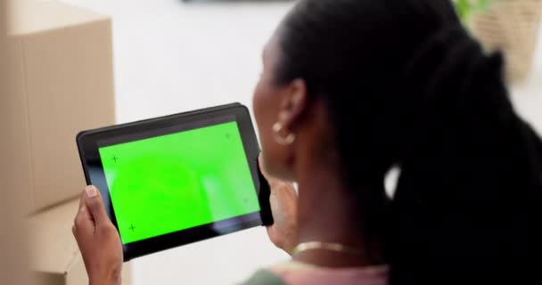Mujer Negra Pantalla Verde Tableta Para Compras Línea Nuevo Hogar — Vídeo de stock