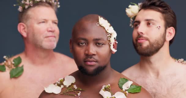 Λουλούδια Φυσική Και Ποικιλομορφία Τους Άνδρες Στο Στούντιο Για Την — Αρχείο Βίντεο