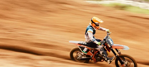 Motocicleta Velocidade Movimento Borrão Com Homem Treinando Espaço Deserto Para — Fotografia de Stock