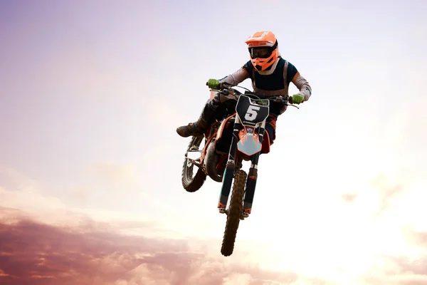 Motocicleta Pessoa Saltar Para Treinamento Esportes Com Aptidão Equilíbrio Desafio — Fotografia de Stock