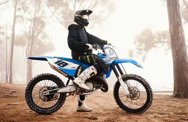 Motocicleta Persona Deportes Bosques Con Entrenamiento Para Competición Paseo Naturaleza — Foto de Stock