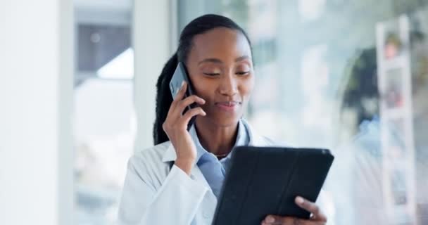 Połączenie Telefoniczne Tabletka Lekarz Lub Kobieta Komunikacji Zdrowotnej Zarządzania Szpitalem — Wideo stockowe