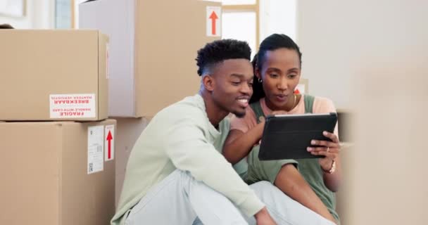 Tablet Property Black Couple Planning While Moving House Together Boxes — Stock Video