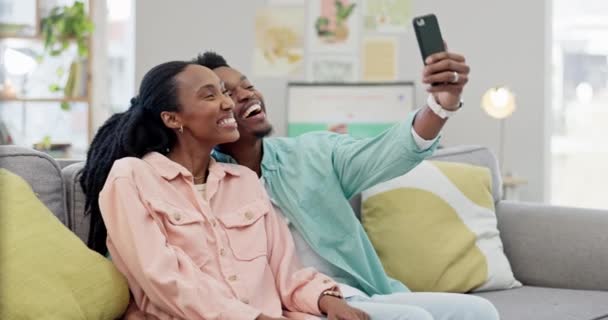 Selfie Morning Black Couple Social Media Relax Together Home Living — Stock Video