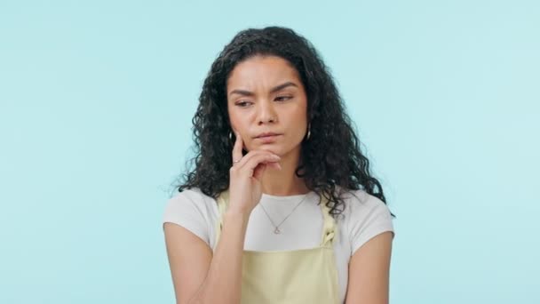 Confundido Mujer Pensando Duda Estudio Para Planificación Cuestionar Por Qué — Vídeo de stock