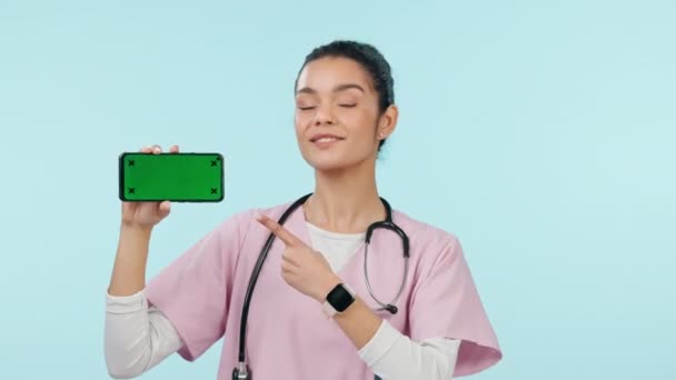 Pielęgniarka Kobieta Telefon Zielony Ekran Tak Dla Opieki Zdrowotnej Prezentacji — Wideo stockowe