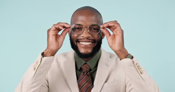 Optométriste Homme Noir Visage Avec Sourire Des Lunettes Une Vision — Video