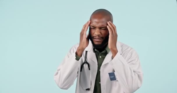 Стрес Головний Біль Лікар Чоловічої Статі Студії Хворобою Алергією Або — стокове відео