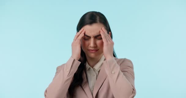 Stress Kopfschmerzen Und Geschäftsfrau Einem Studio Mit Krankheit Medizinischem Notfall — Stockvideo