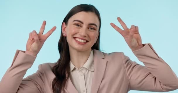 Обличчя Бізнес Жінка Знаком Миру Підтримка Кар Єра Синьому Студійному — стокове відео