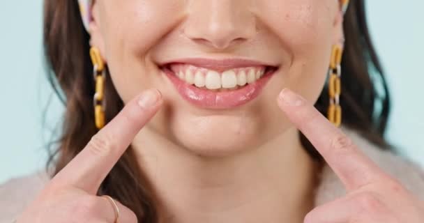 Woman Teeth Smile Pointing Closeup Cosmetics Dental Hygiene Veneers Studio — Stock Video