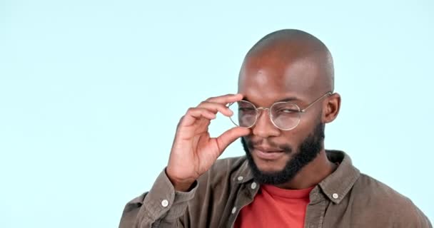 Vision Leende Och Ansikte Svart Man Med Glasögon För Optisk — Stockvideo