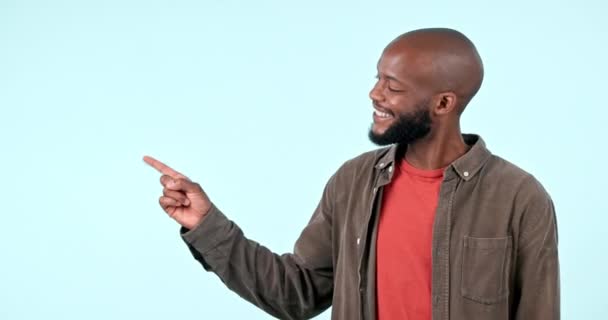 Señalar Emocionado Cara Hombre Negro Por Oferta Oferta Descuento Venta — Vídeo de stock