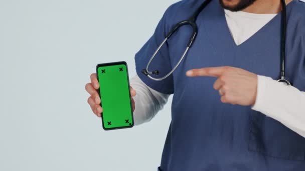 Enfermera Pantalla Verde Del Teléfono Mano Bien Para Sitio Web — Vídeos de Stock