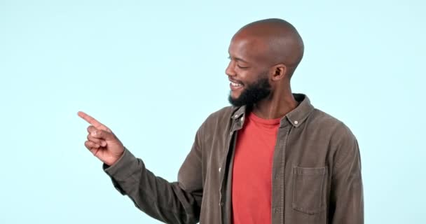 Señalando Sonrisa Cara Hombre Negro Por Oferta Oferta Descuento Venta — Vídeos de Stock