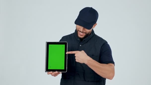 ロジスティクスとメニュー オプション サービスとサプライチェーンを指すことに成功した人 タブレット 緑の画面を配信します Eコマースアプリ テクノロジー 配送Uiで宅配便の または肖像画 — ストック動画