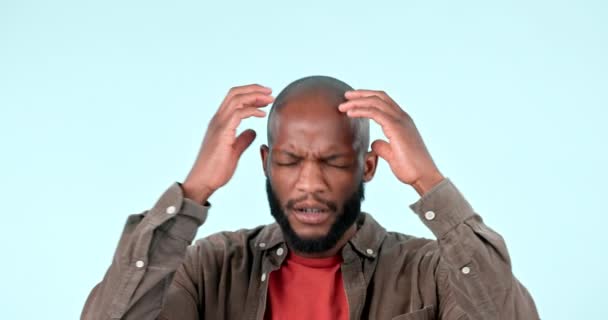 Άγχος Απογοήτευση Και Άγχος Ενός Άντρα Στο Στούντιο Πονοκέφαλο Εξουθένωση — Αρχείο Βίντεο