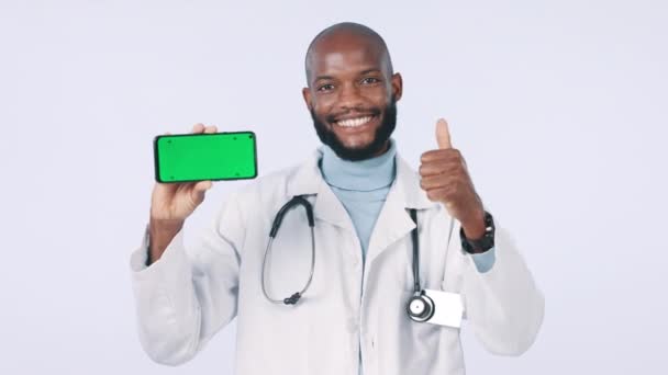 Pantalla Verde Teléfono Médico Con Pulgares Hacia Arriba Estudio Con — Vídeos de Stock