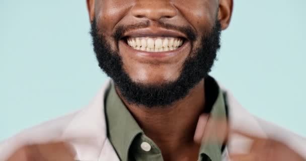 Hombre Negro Feliz Dientes Una Gran Sonrisa Dentista Para Cuidado — Vídeo de stock