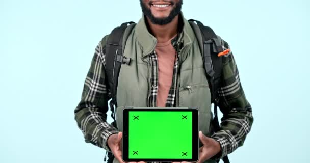 Tableta Pantalla Verde Fitness Persona Con Presentación Senderismo Información Línea — Vídeo de stock