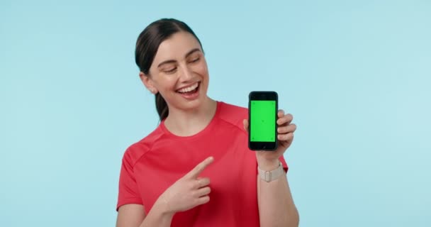 Yeşil Ekran Işaretleme Stüdyoda Telefonlu Kadın Yüzü Spor Uygulama Mavi — Stok video