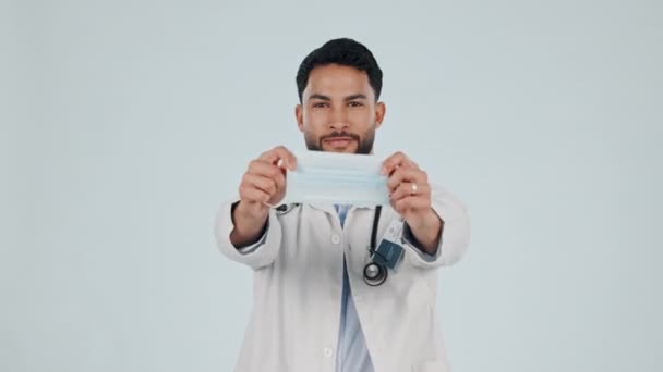 Gesichtsmaske Daumen Hoch Und Mann Arzt Übereinstimmung Mit Der Medizinischen — Stockvideo