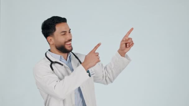 Pekande Finger Läkare Man Och Porträtt Studio Med Mockup Utrymme — Stockvideo
