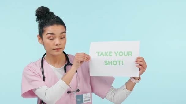 Enfermeira Rosto Sinal Vacinação Uma Mulher Apontando Para Bem Estar — Vídeo de Stock