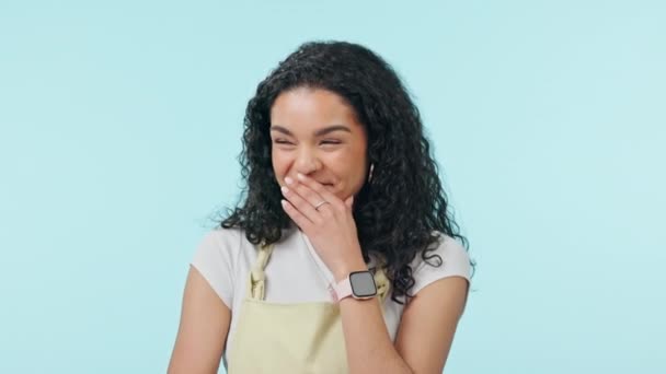 Genç Mutlu Bir Kadın Stüdyoda Komik Bilgiler Haberler Şakalar Dedikodular — Stok video