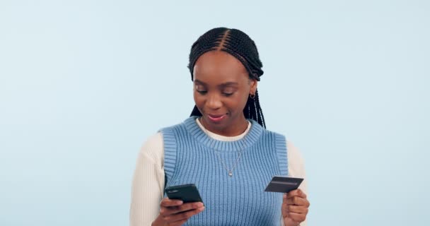Tarjeta Crédito Teléfono Mujer Confundida Para Compras Línea Comercio Electrónico — Vídeos de Stock