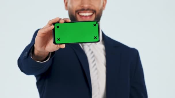 Вказуючи Бізнесмен Зелений Екран Телефону Рекламного Простору Зареєструйте Пропозицію Відстежуйте — стокове відео
