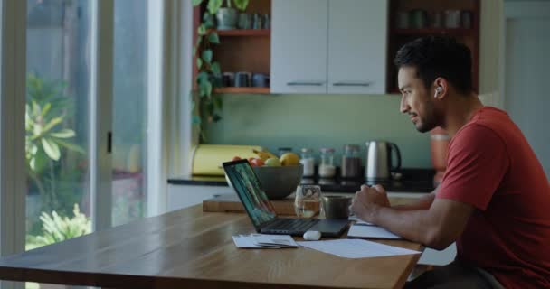 Lavoro Distanza Casa Videochiamata Dell Uomo Con Conversazione Computer Riunione — Video Stock