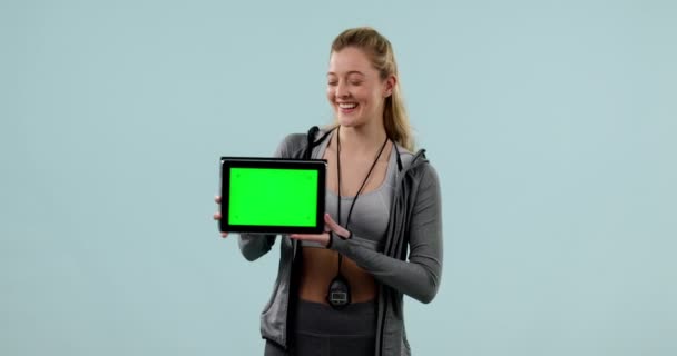 Pantalla Verde Tableta Gimnasio Del Estudio Mujer Feliz Entrenador Personal — Vídeo de stock