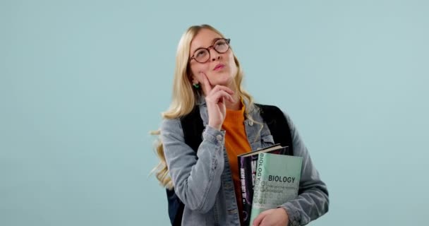 Estudante Mulher Pensando Solução Apresentação Marketing Universitário Ideias Espaço Wow — Vídeo de Stock