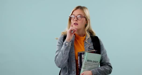 Studentin Frau Und Glückliche Ideen Für Universitäre Forschung Stipendienfinanzierung Und — Stockvideo