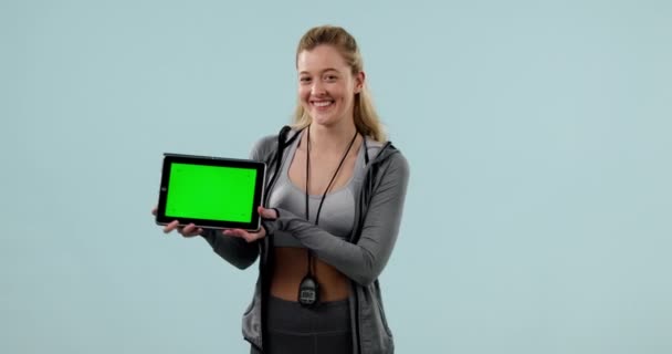Pantalla Verde Tableta Entrenamiento Estudio Mujer Feliz Entrenador Personal Mostrar — Vídeos de Stock