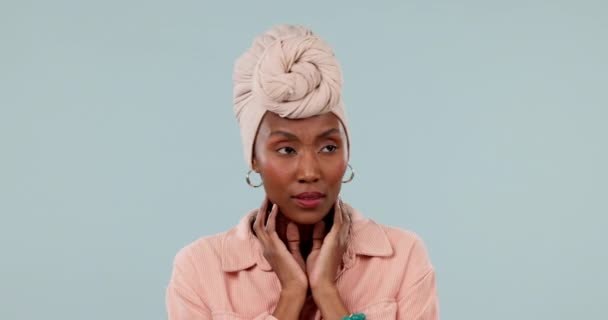 Mujer Negra Ansiedad Miedo Estudio Con Salud Mental Espacio Maqueta — Vídeo de stock